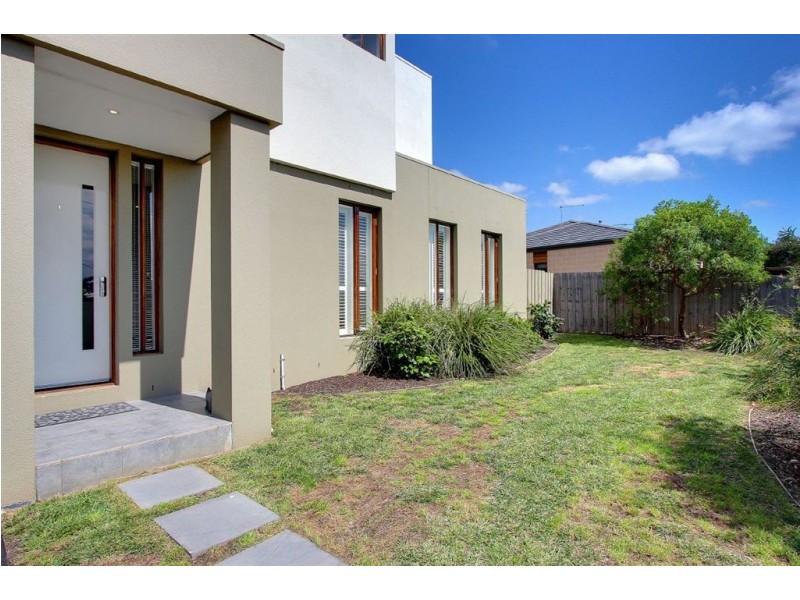 1/110 Tanti Ave, Mornington VIC 3931