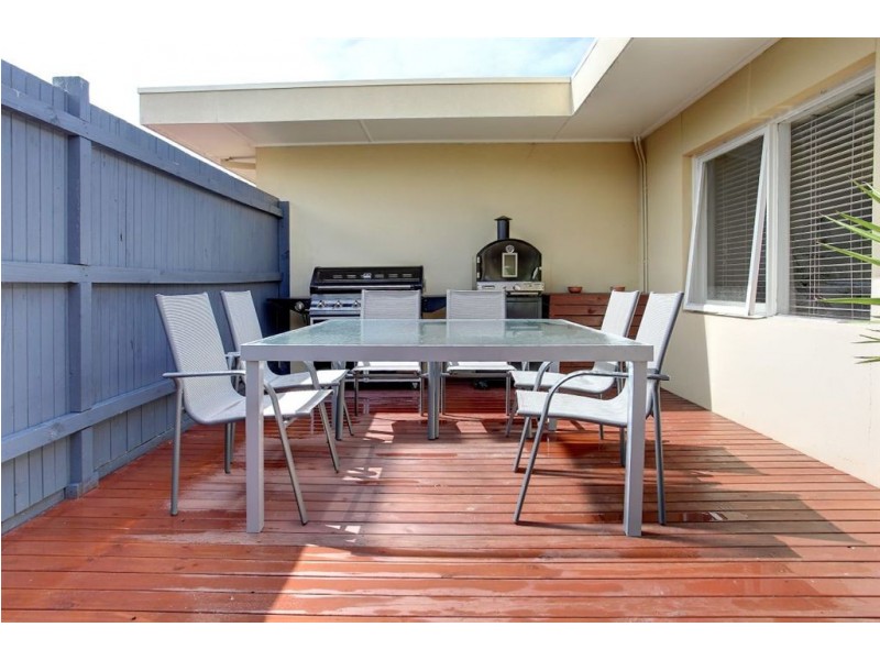 3/2 Radley Street, Mornington VIC 3931