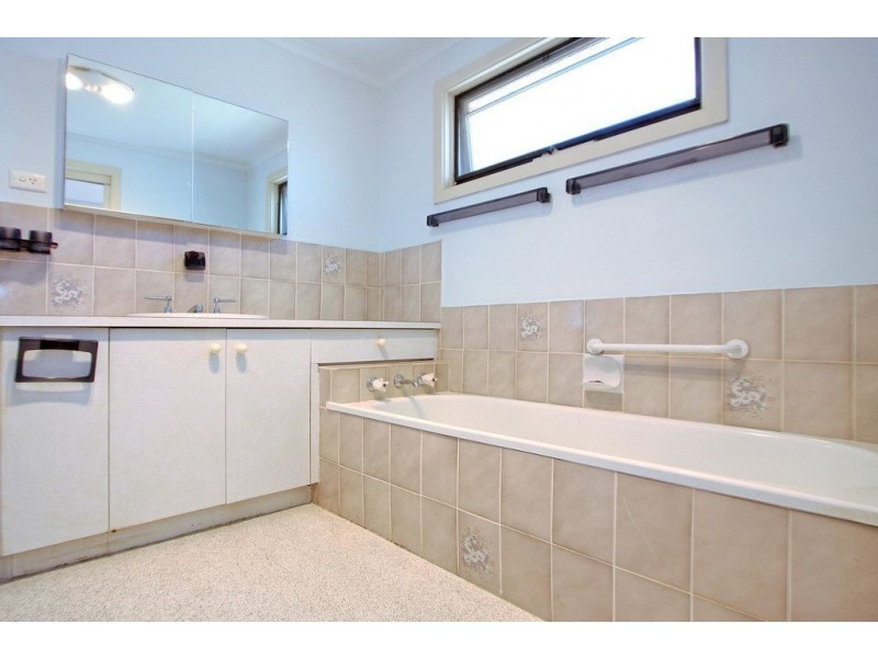 38 Gleneagles Ave, Mornington VIC 3931