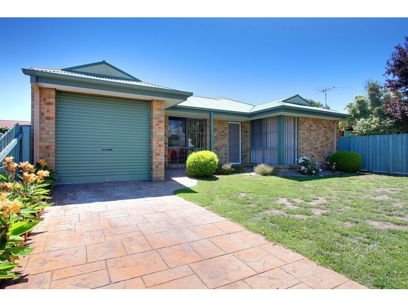 24 Meadow View Place, Mornington VIC 3931
