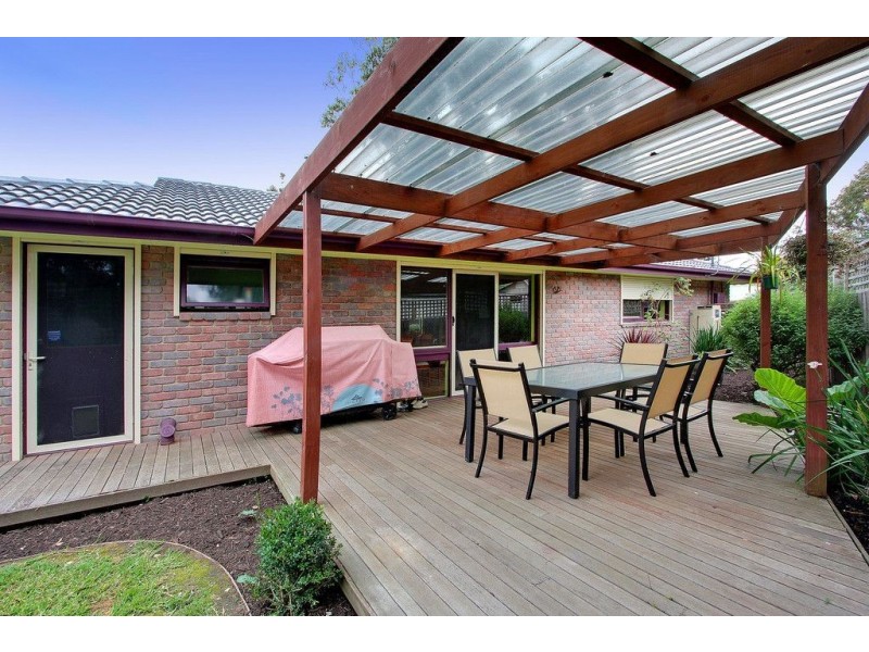 16 Parwan Crescent, Mornington VIC 3931