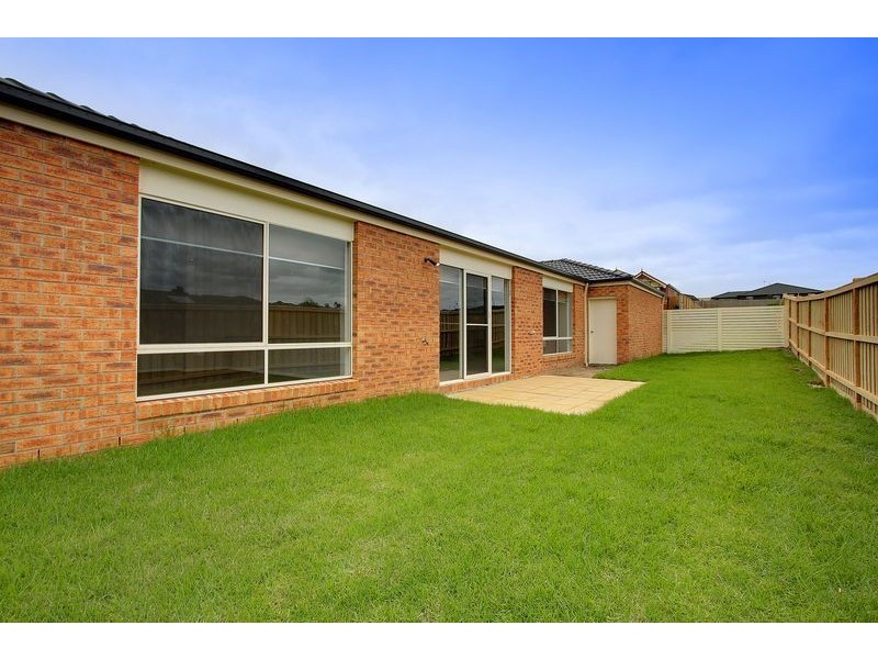 11 Sefton Grange, Mount Martha VIC 3934