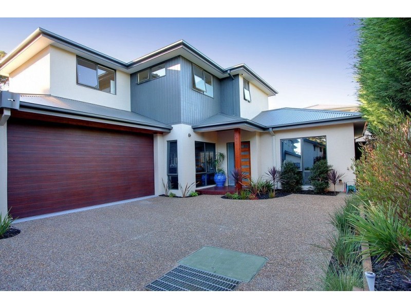 2/9 Macdonald Grove, Mornington VIC 3931