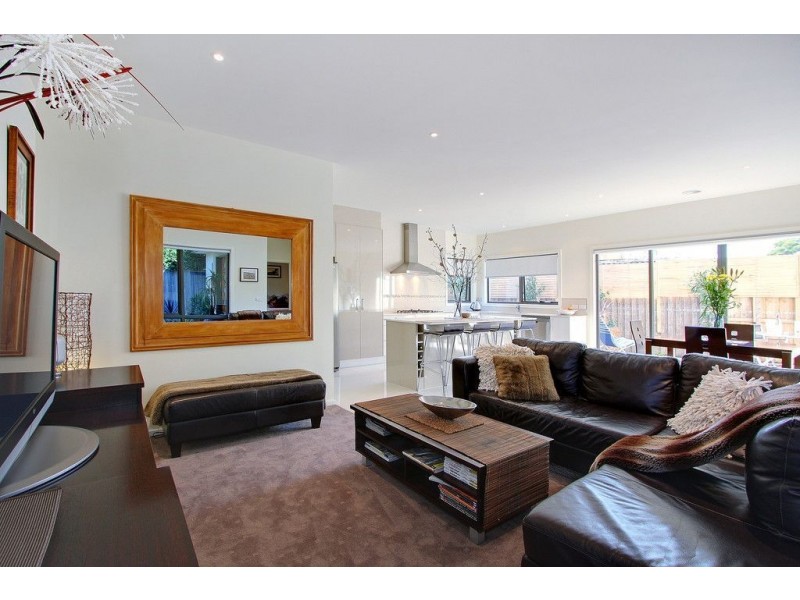 2/9 Macdonald Grove, Mornington VIC 3931