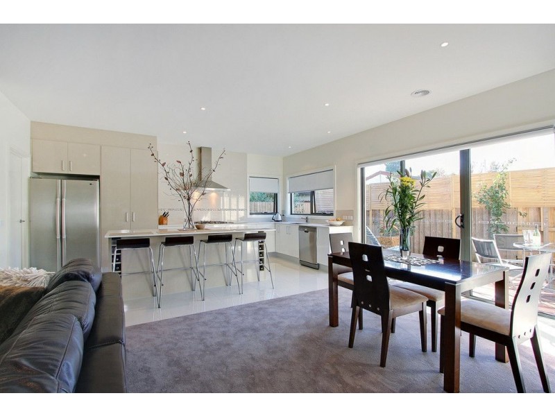 2/9 Macdonald Grove, Mornington VIC 3931