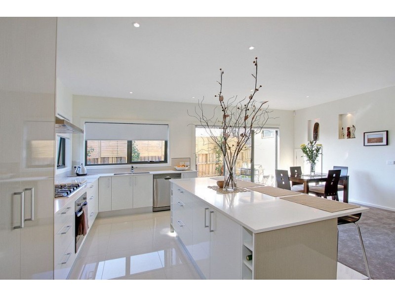 2/9 Macdonald Grove, Mornington VIC 3931