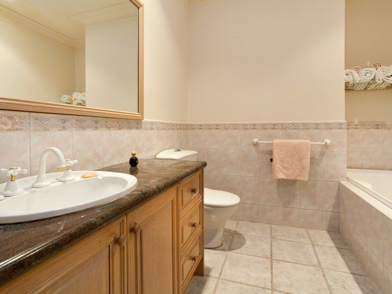 8b Grange Road, Mornington VIC 3931