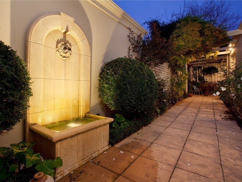 8b Grange Road, Mornington VIC 3931