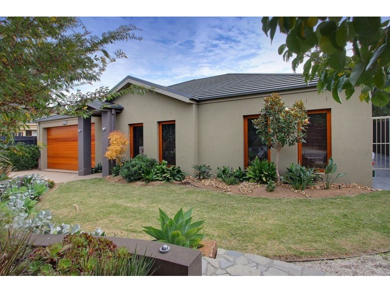 17 Alma Street, Mornington VIC 3931