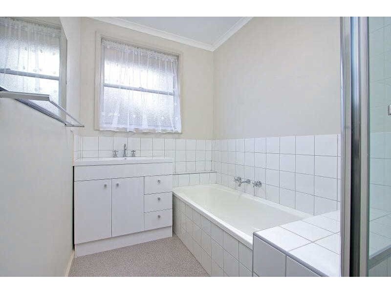 102 Robertson Drive, Mornington VIC 3931