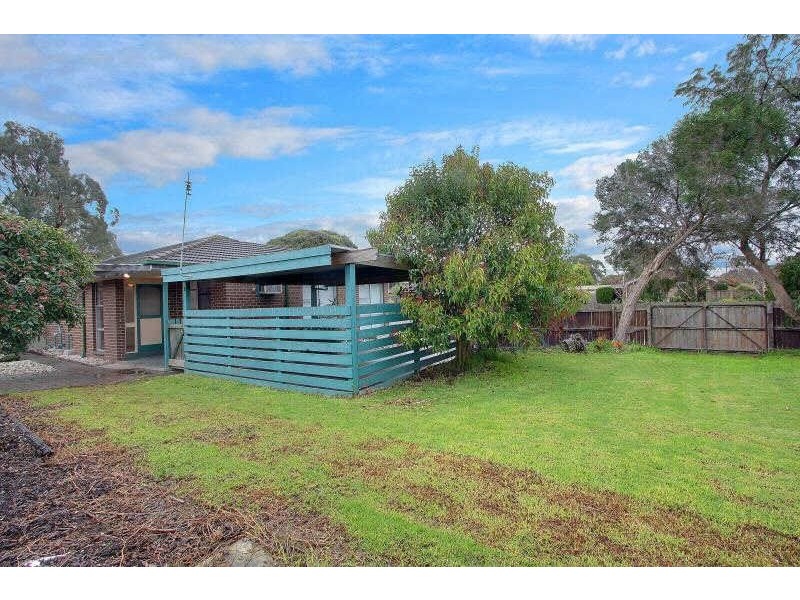 102 Robertson Drive, Mornington VIC 3931