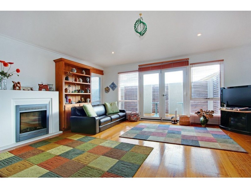 1/2 Beach Grove, Mornington VIC 3931