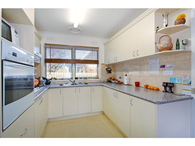 1/2 Beach Grove, Mornington VIC 3931