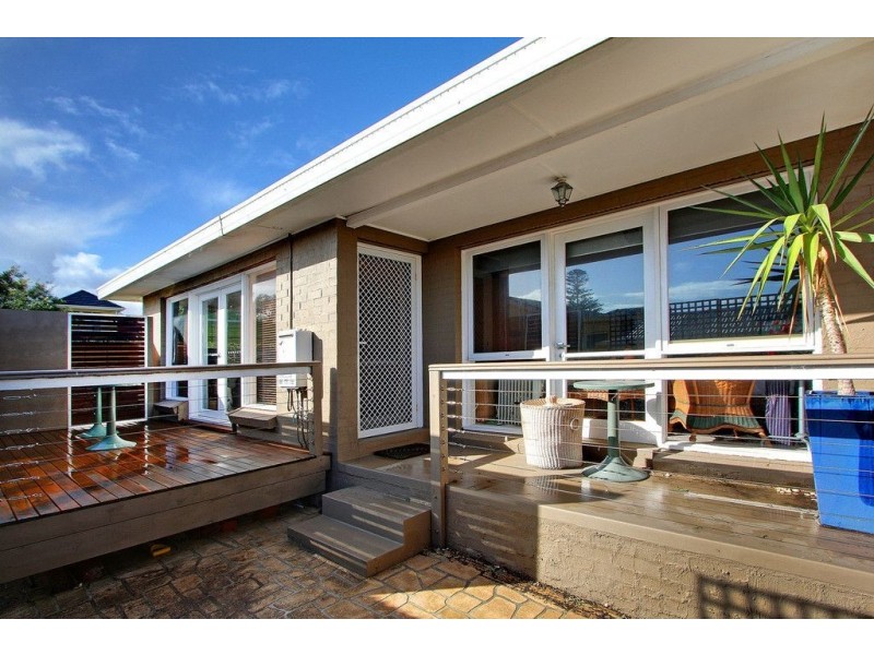 1/2 Beach Grove, Mornington VIC 3931