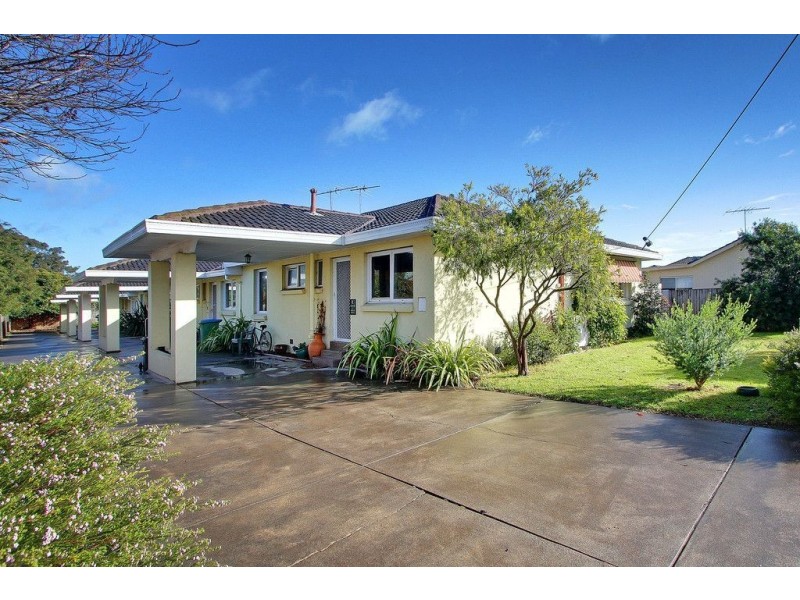 1/2 Beach Grove, Mornington VIC 3931