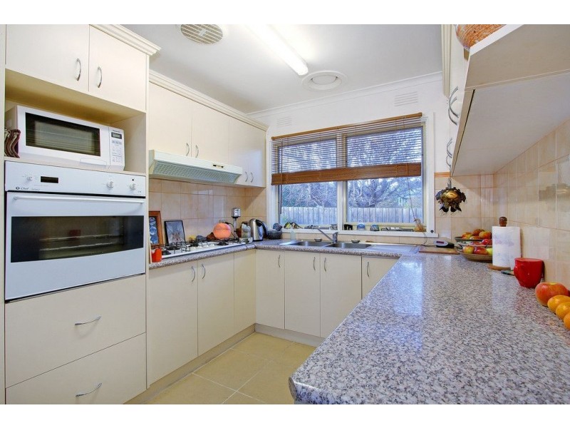 1/2 Beach Grove, Mornington VIC 3931