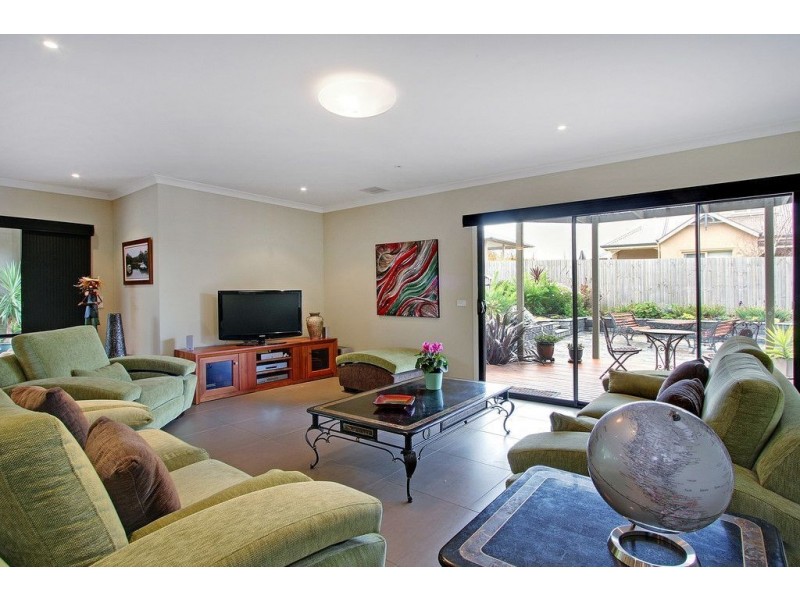 6 Joanne Way, Mornington VIC 3931