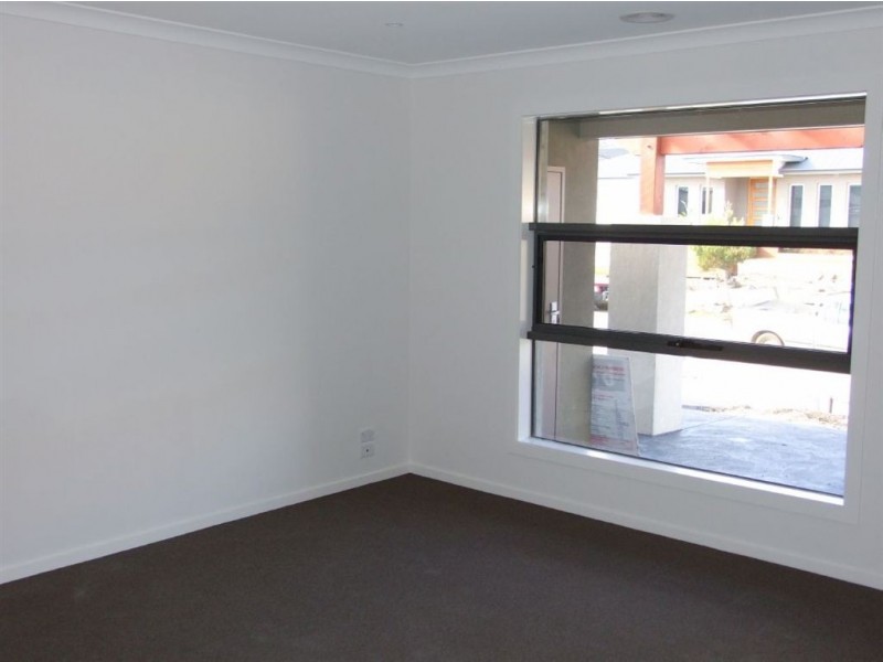 8 Sefton Grange, Mount Martha VIC 3934