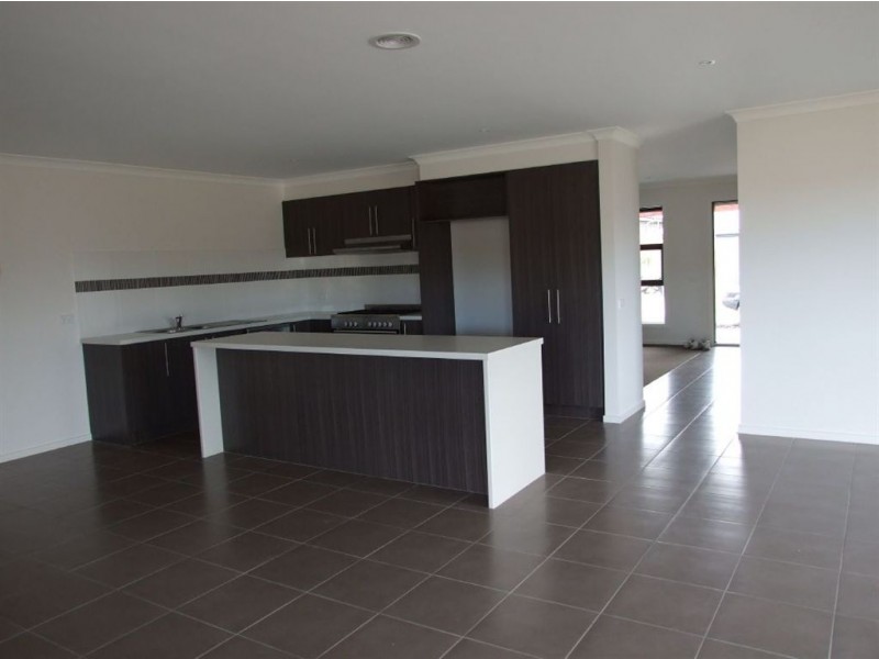 8 Sefton Grange, Mount Martha VIC 3934