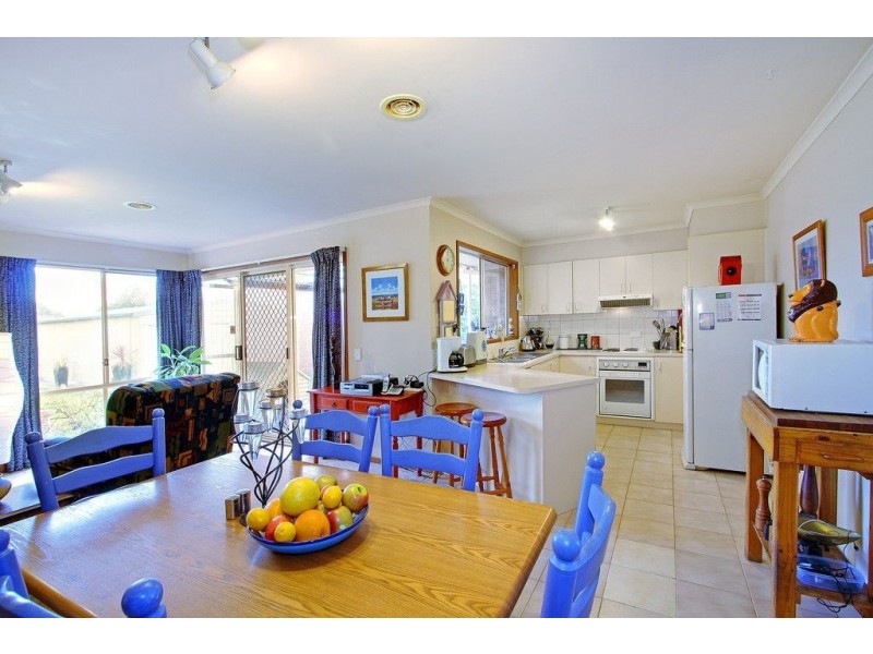 72 Ellinbank Crescent, Mornington VIC 3931