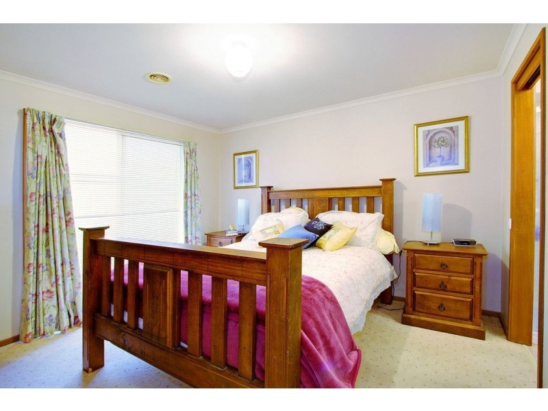 72 Ellinbank Crescent, Mornington VIC 3931