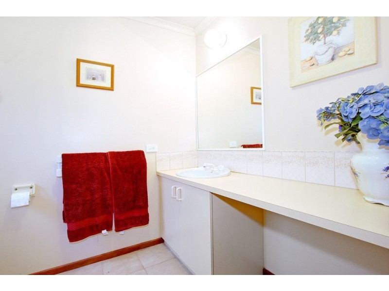 72 Ellinbank Crescent, Mornington VIC 3931