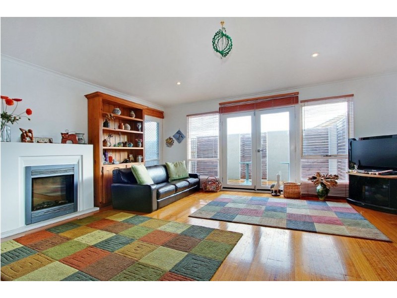 1/2 Beach Grove, Mornington VIC 3931