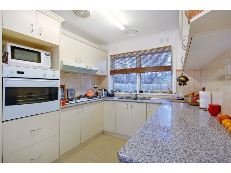 1/2 Beach Grove, Mornington VIC 3931