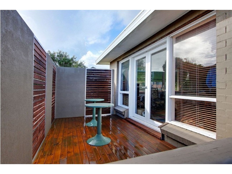 1/2 Beach Grove, Mornington VIC 3931