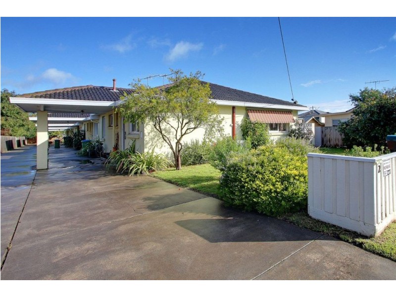 1/2 Beach Grove, Mornington VIC 3931