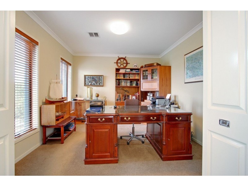 6 Joanne Way, Mornington VIC 3931