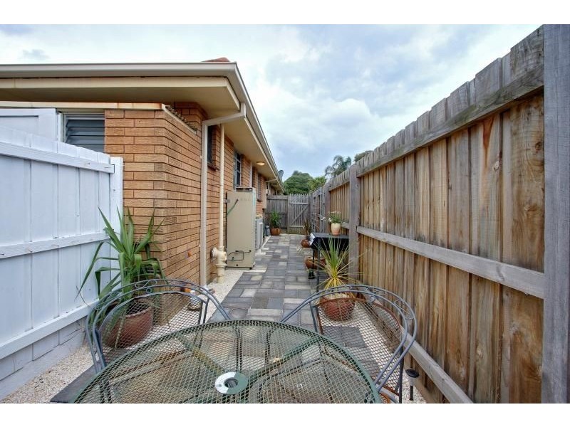 4/33 Gairloch Drive, Frankston VIC 3199