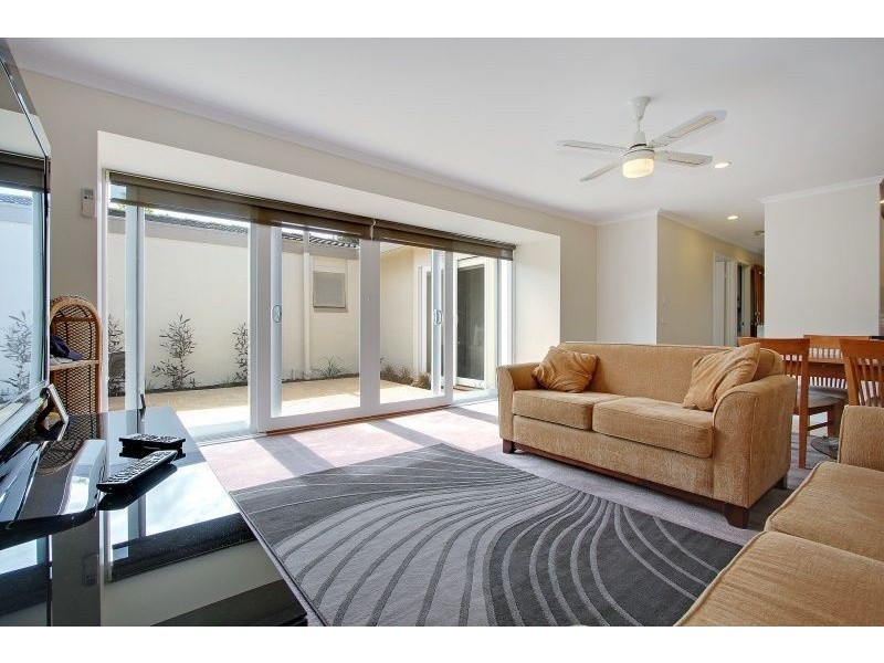 2/5 Gleneagles Avenue, Mornington VIC 3931