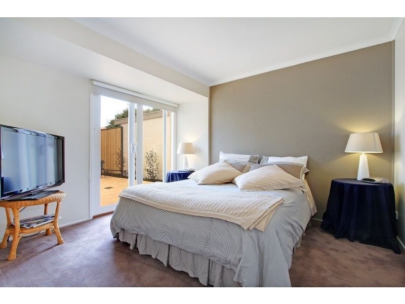 2/5 Gleneagles Avenue, Mornington VIC 3931