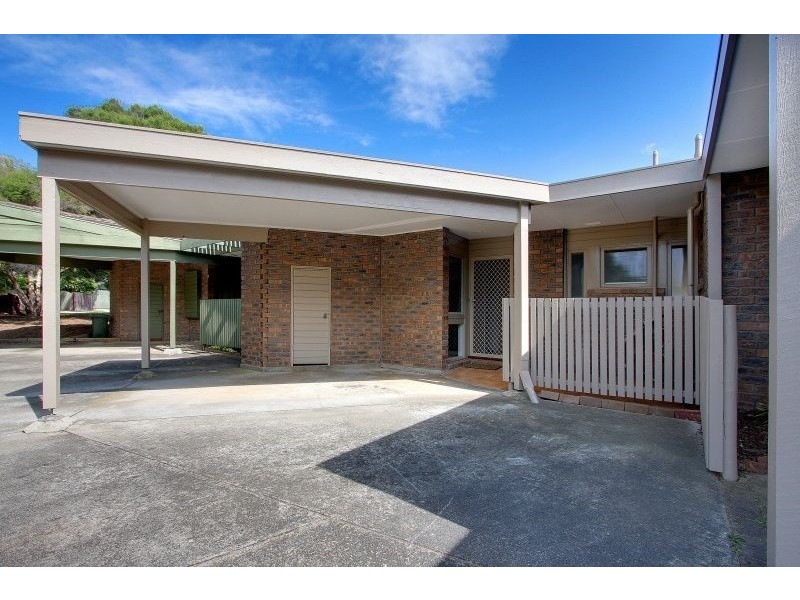 2/5 Gleneagles Avenue, Mornington VIC 3931