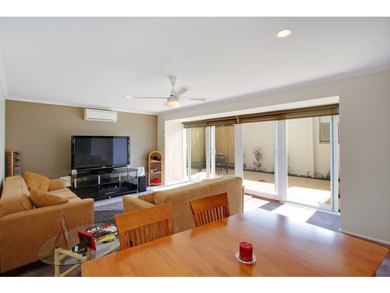 2/5 Gleneagles Avenue, Mornington VIC 3931