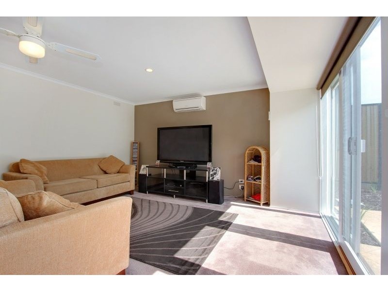 2/5 Gleneagles Avenue, Mornington VIC 3931