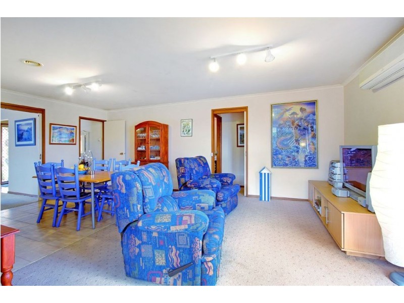 72 Ellinbank Cres, Mornington VIC 3931