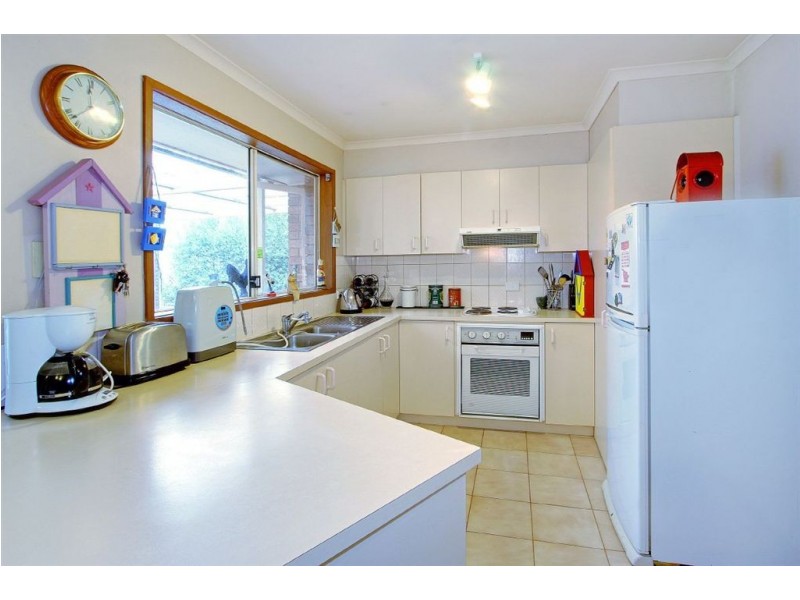 72 Ellinbank Cres, Mornington VIC 3931