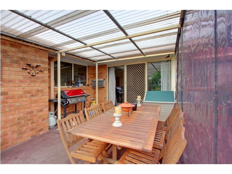72 Ellinbank Cres, Mornington VIC 3931