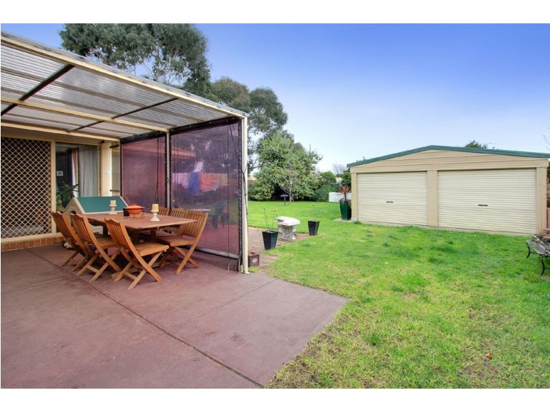 72 Ellinbank Cres, Mornington VIC 3931