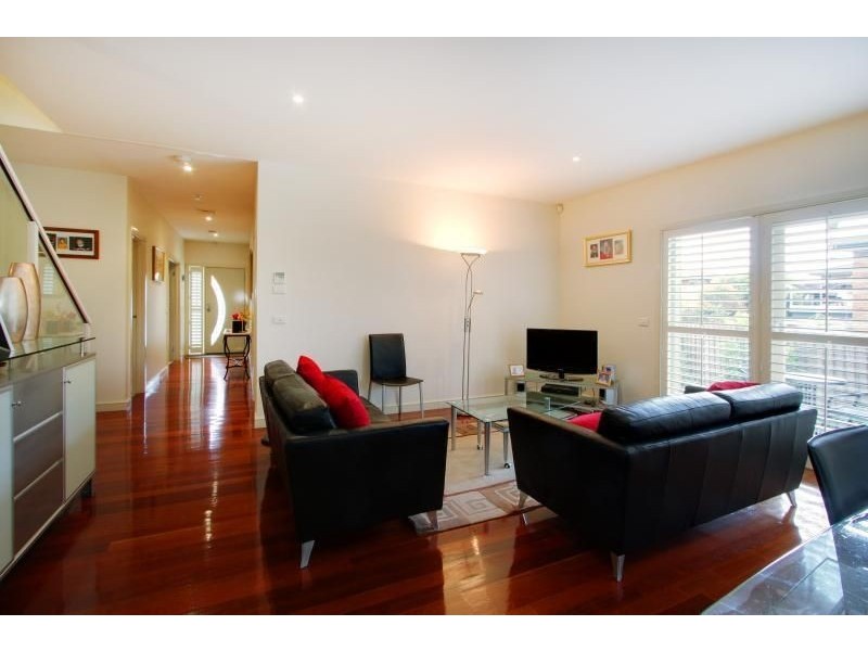 2a Strachans Road, Mornington VIC 3931