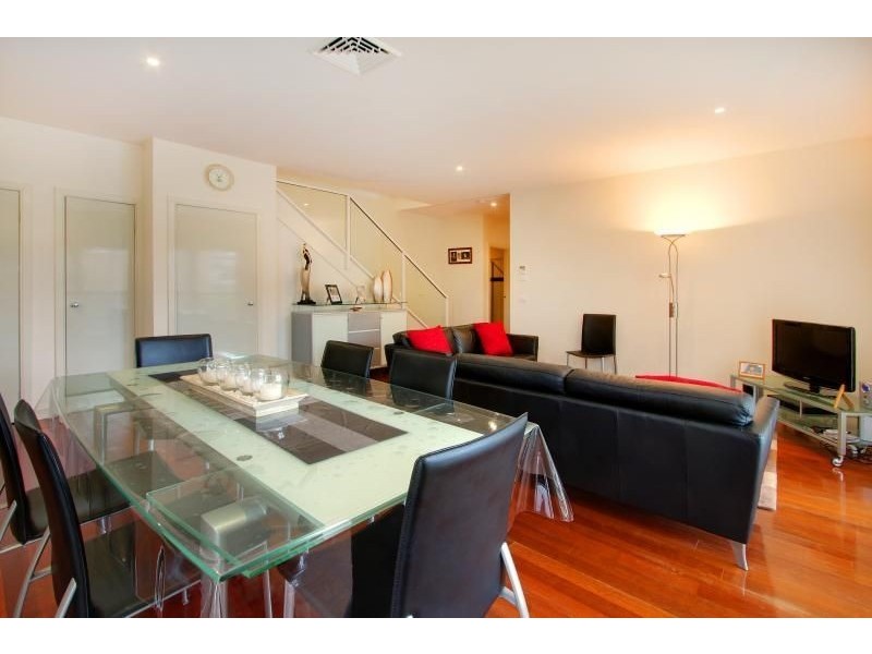 2a Strachans Road, Mornington VIC 3931