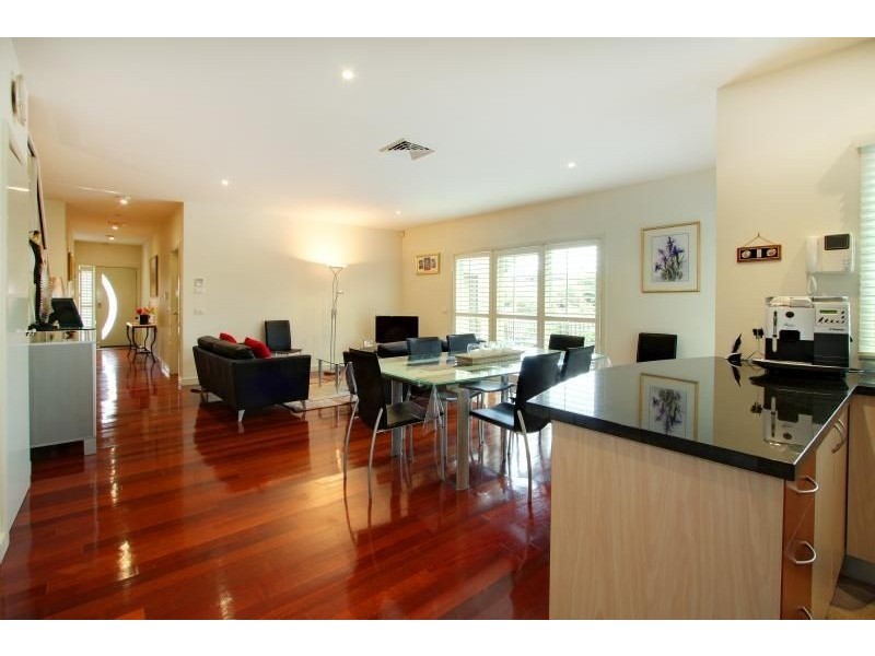 2a Strachans Road, Mornington VIC 3931