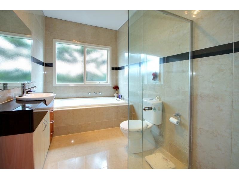 2a Strachans Road, Mornington VIC 3931