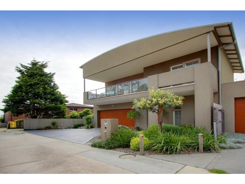 2a Strachans Road, Mornington VIC 3931