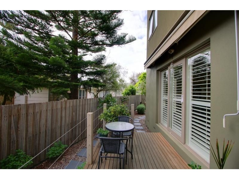 2a Strachans Road, Mornington VIC 3931