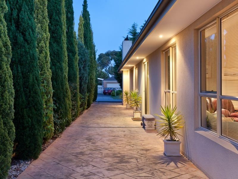 1 Ellinbank Crescent, Mornington VIC 3931