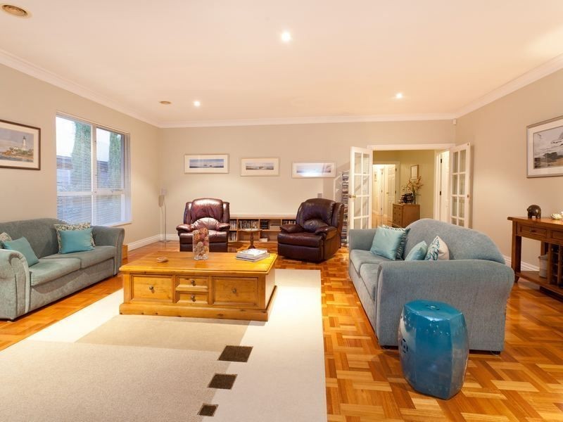 1 Ellinbank Crescent, Mornington VIC 3931