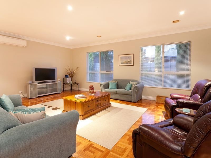 1 Ellinbank Crescent, Mornington VIC 3931